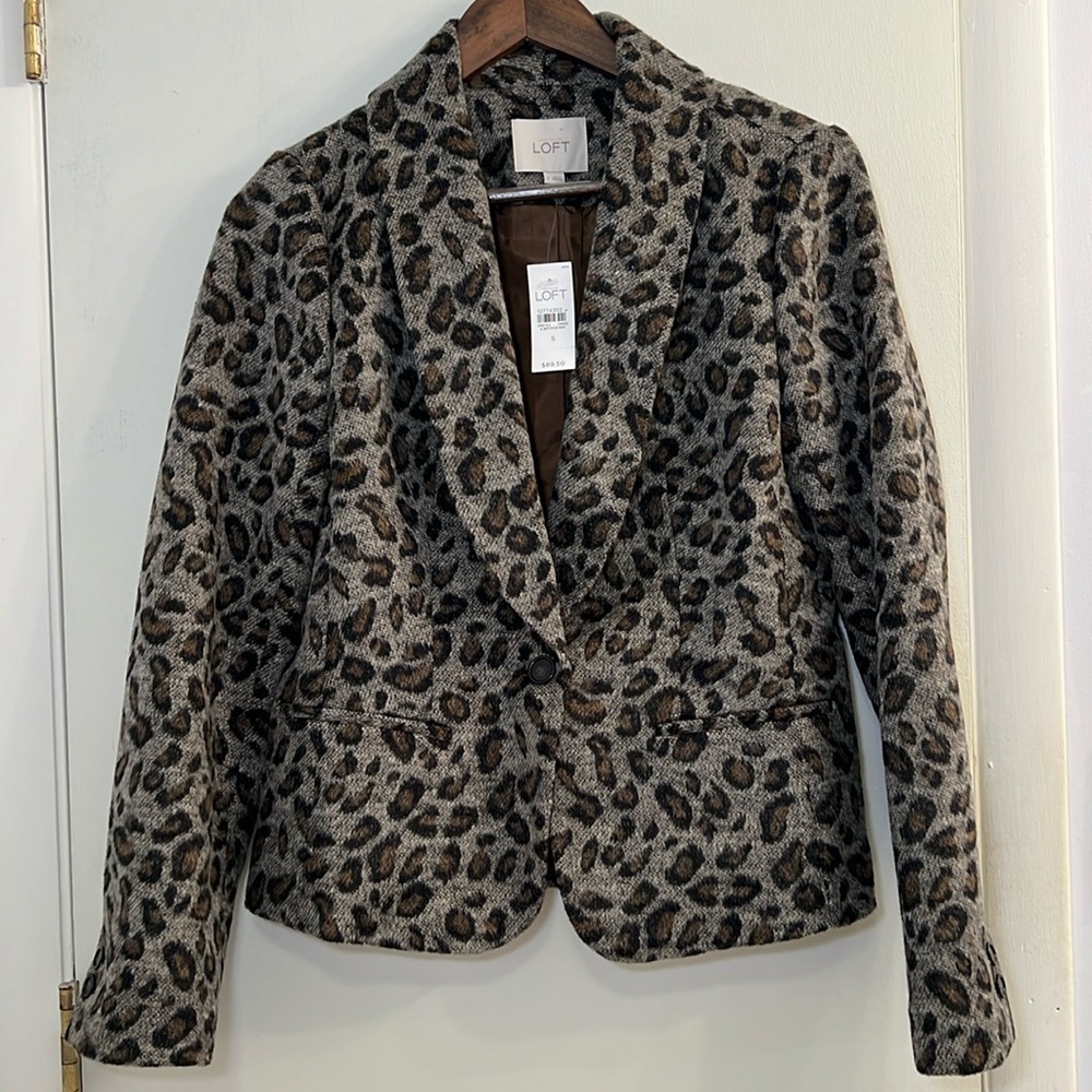 Ann Taylor Loft, Leopard printed blazer! Size Small. NWT